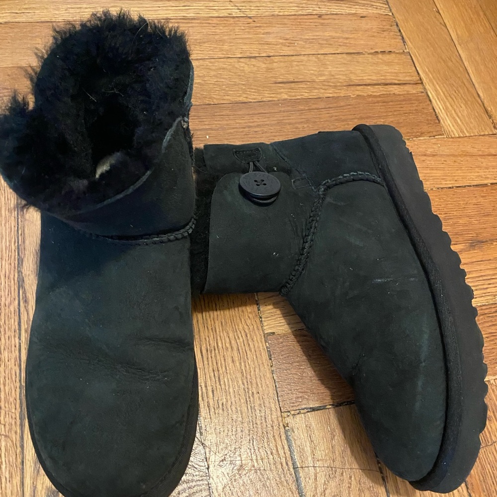 Uggs - Picture 2 of 2